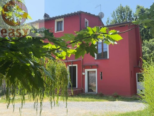 casa indipendente in vendita a Lucca in zona Balbano