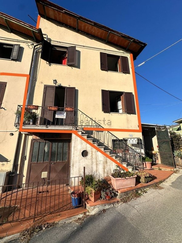 casa indipendente in vendita a Lucca in zona Carignano