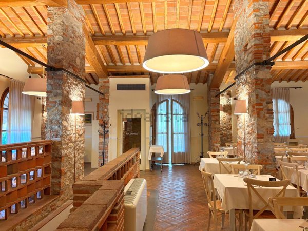 negozio in vendita a Lucca in zona Centro Città