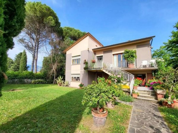 casa indipendente in vendita a Lucca in zona zona SS. Annunziata
