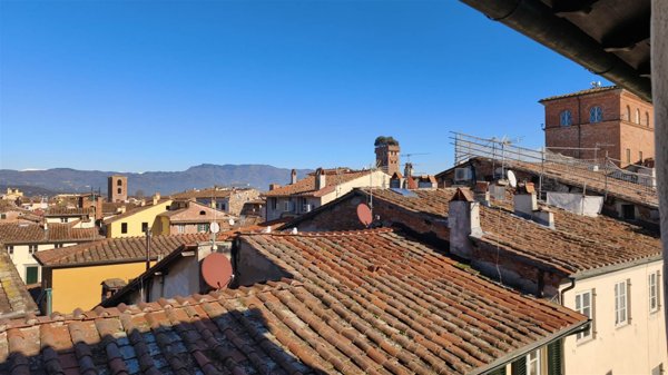 appartamento in vendita a Lucca in zona Centro Città