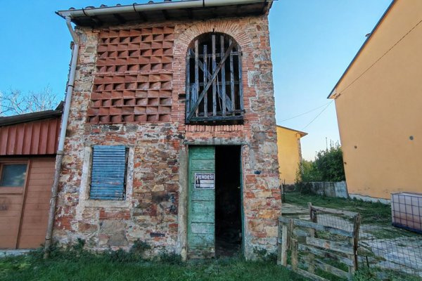 locale commerciale in vendita a Lucca in zona Zona San Concordio