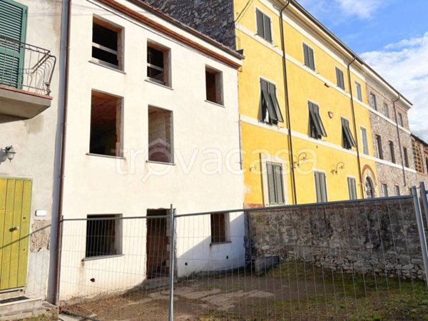 casa indipendente in vendita a Lucca in zona Nozzano