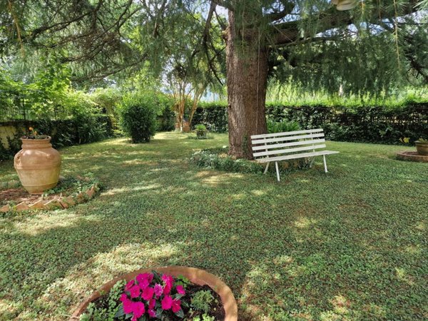 casa indipendente in vendita a Lucca in zona Centro Città