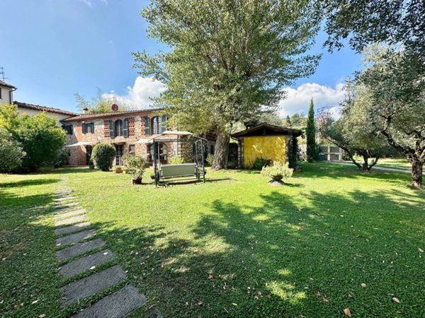 casa indipendente in vendita a Lucca in zona Mutigliano