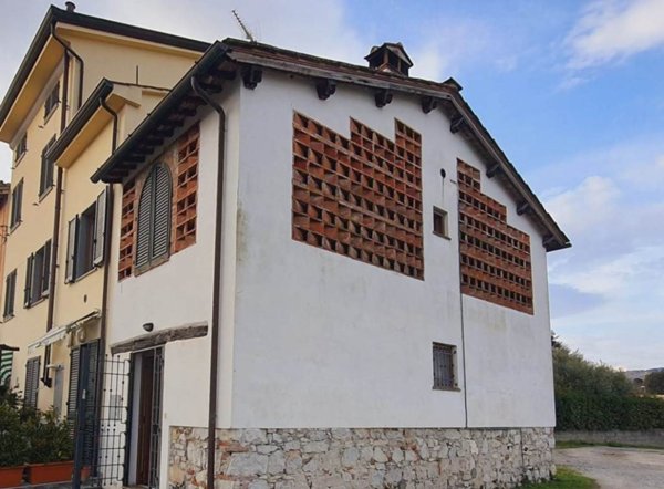 casa indipendente in vendita a Lucca in zona Maggiano
