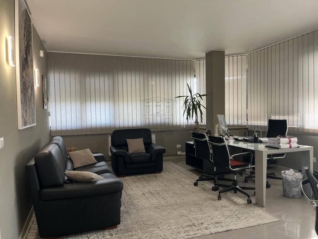 ufficio in vendita a Lucca in zona Centro Città