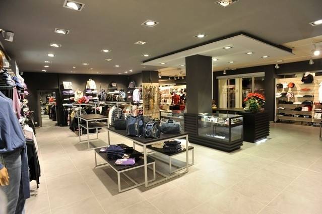 locale commerciale in vendita a Lucca in zona Sant'Angelo in Campo