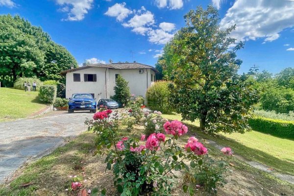 casa indipendente in vendita a Lucca in zona Monte San Quirico
