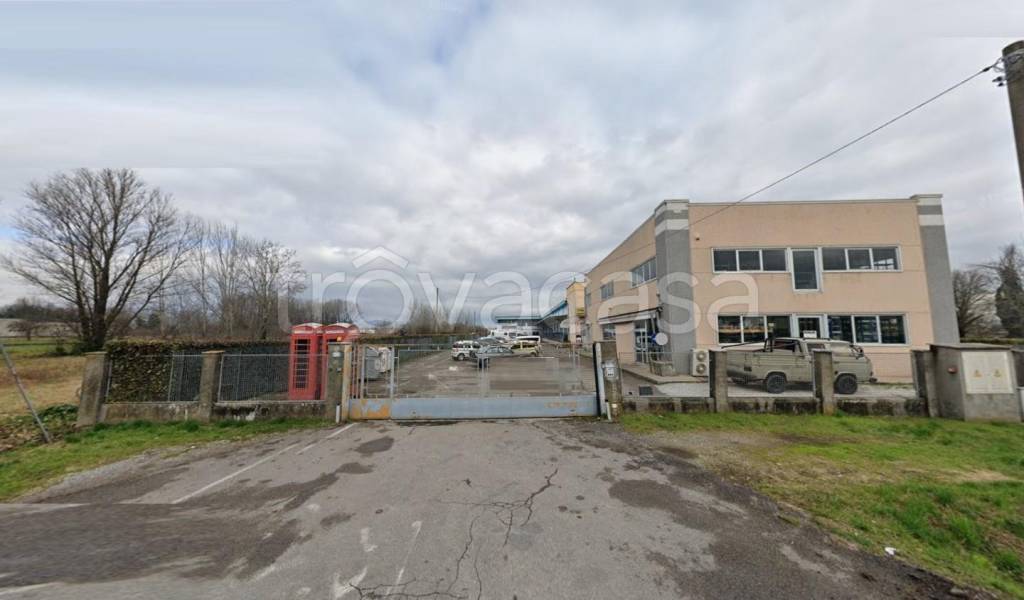 capannone in vendita a Lucca in zona zona Antraccoli