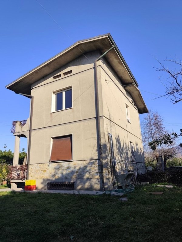 casa indipendente in vendita a Lucca in zona San Pietro a Vico