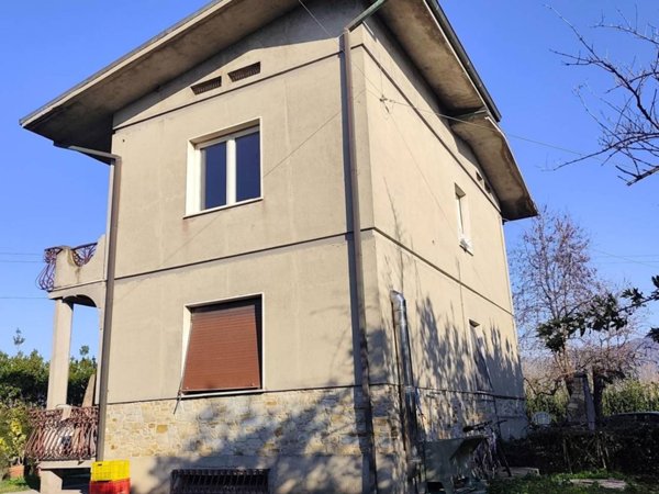 casa indipendente in vendita a Lucca in zona San Cassiano a Vico
