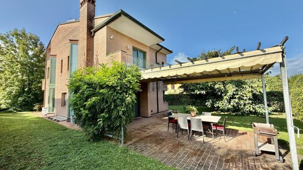 casa indipendente in vendita a Lucca in zona Sant'Alessio