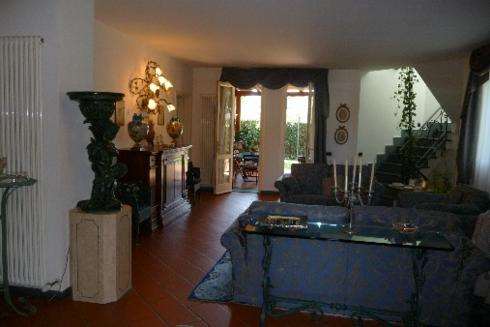 casa indipendente in vendita a Lucca in zona Monte San Quirico