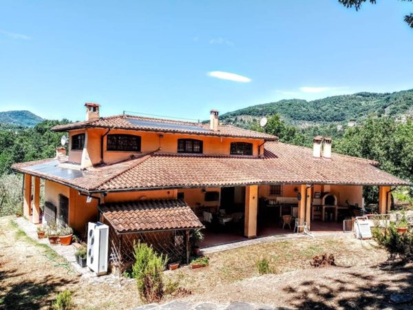 casa indipendente in vendita a Lucca in zona Monte San Quirico