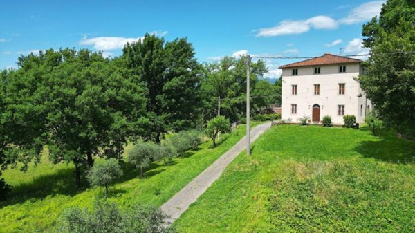 casa indipendente in vendita a Lucca in zona Meati