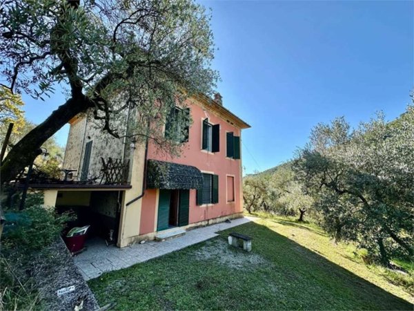 casa indipendente in vendita a Lucca in zona Mammoli