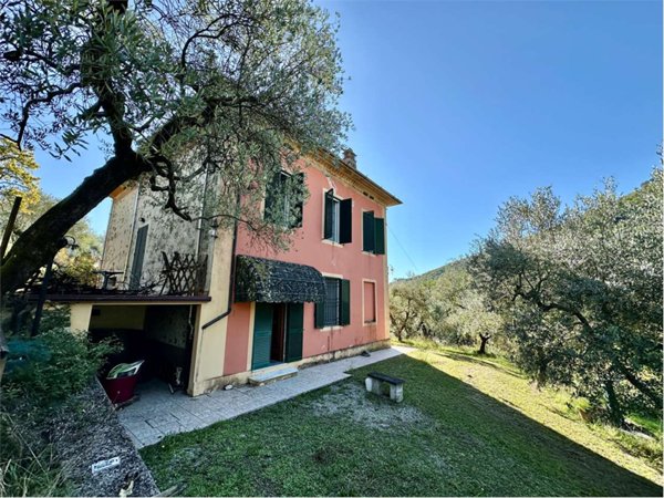 casa indipendente in vendita a Lucca in zona Mastiano