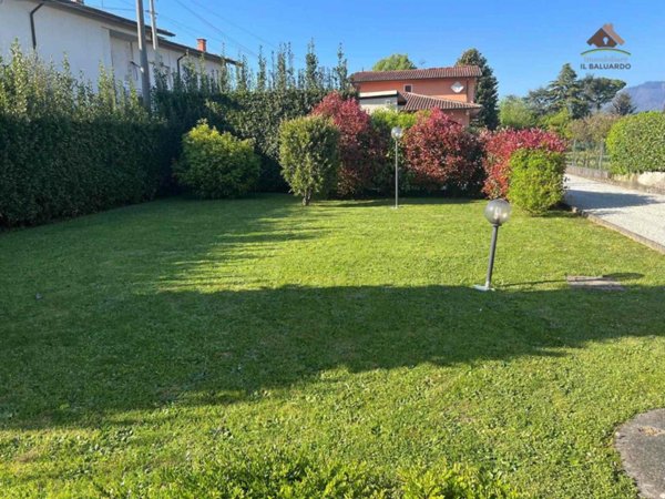 casa indipendente in vendita a Lucca in zona zona San Vito