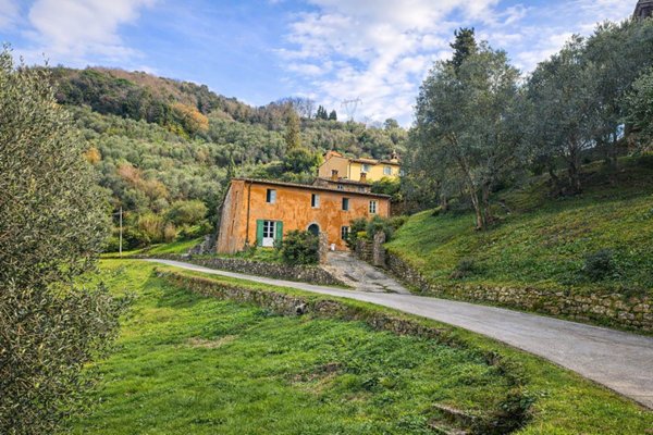 casa indipendente in vendita a Lucca in zona Mutigliano