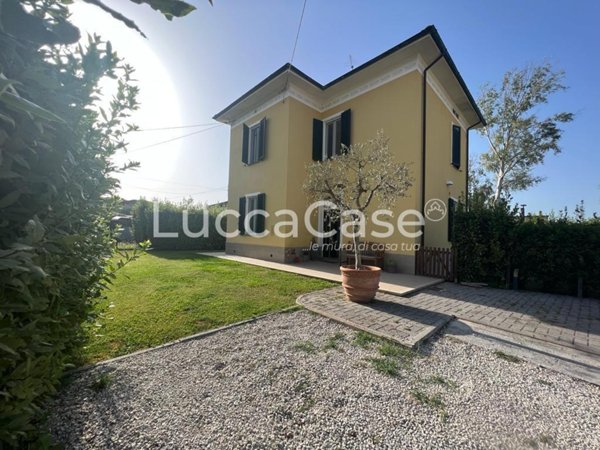 casa indipendente in vendita a Lucca in zona Zona San Concordio