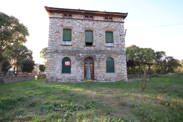 casa indipendente in vendita a Lucca in zona Nozzano