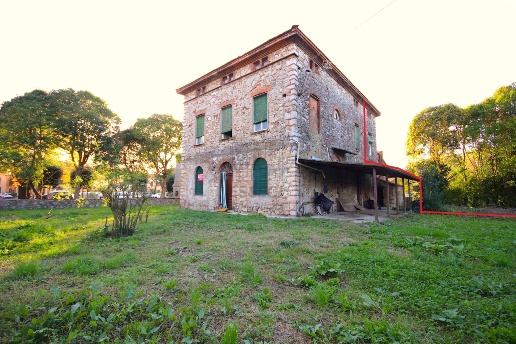 casa indipendente in vendita a Lucca in zona Nozzano