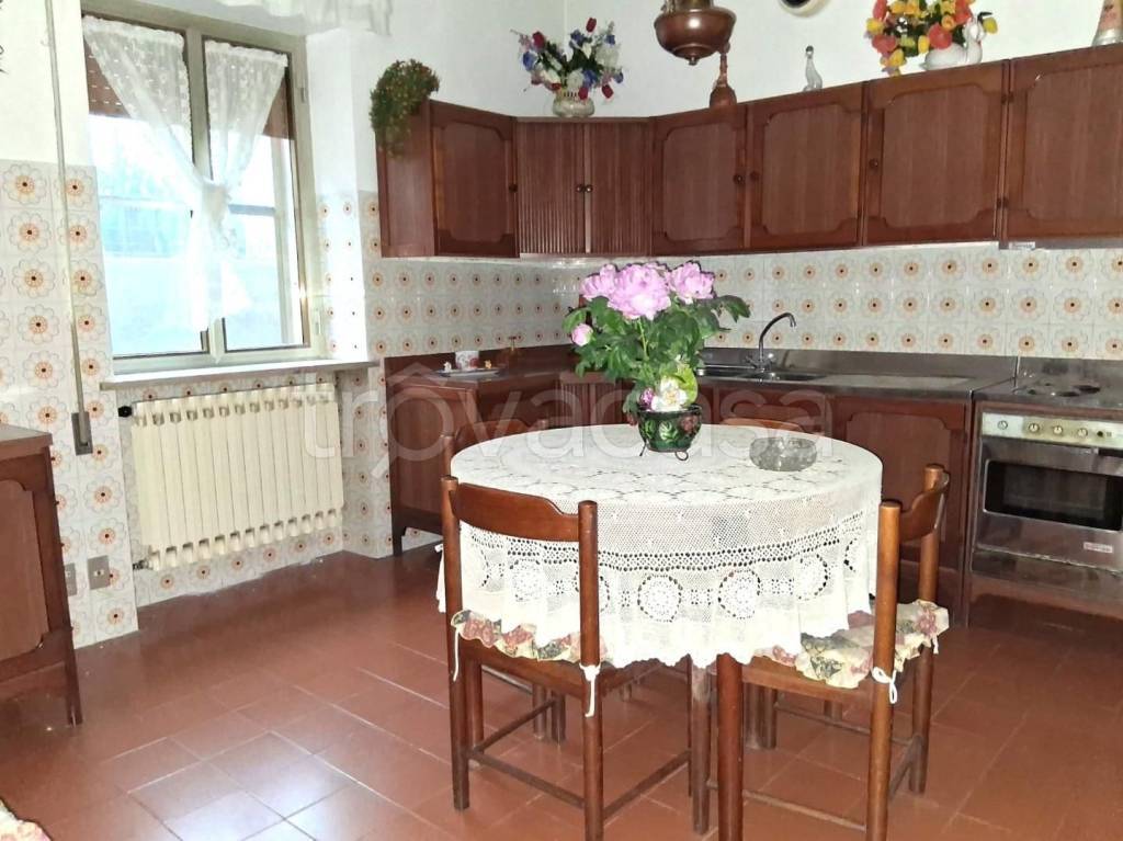casa indipendente in vendita a Lucca in zona Ponte San Pietro