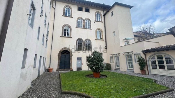 appartamento in vendita a Lucca in zona Centro Città