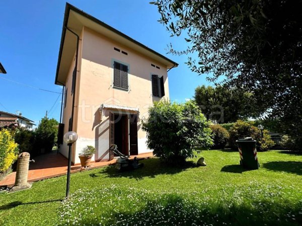 casa indipendente in vendita a Lucca in zona zona SS. Annunziata