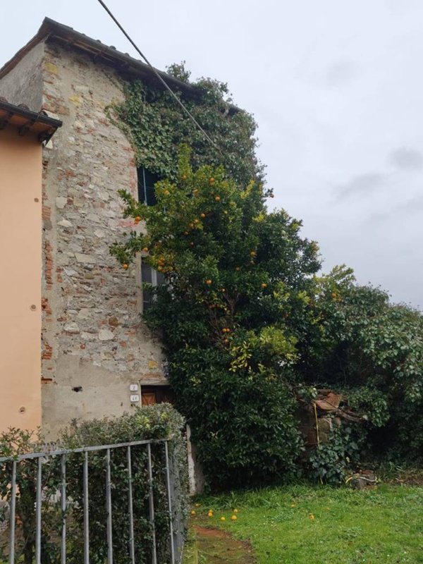 casa indipendente in vendita a Lucca in zona Sant'Angelo in Campo