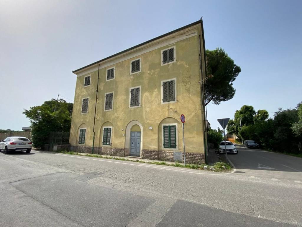 casa indipendente in vendita a Lucca in zona Centro Città