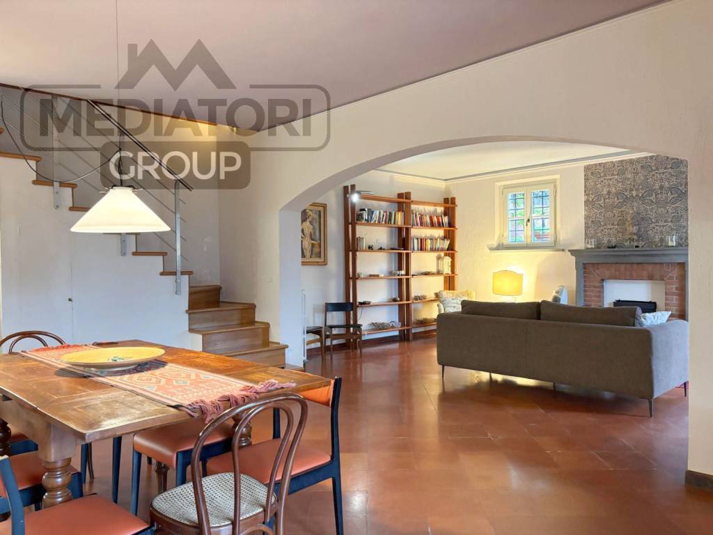 casa indipendente in vendita a Lucca in zona Carignano