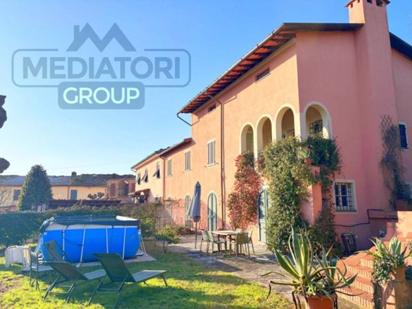 casa indipendente in vendita a Lucca in zona Carignano