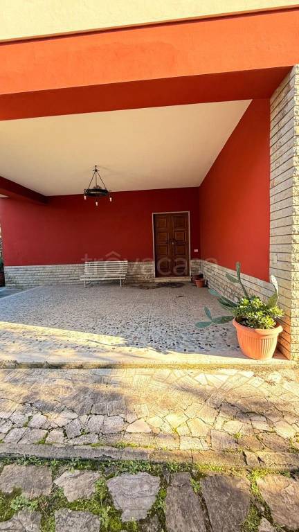 casa indipendente in vendita a Lucca