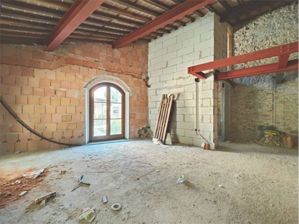 casa indipendente in vendita a Lucca in zona Aquilea