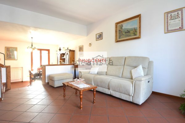 casa indipendente in vendita a Lucca in zona Monte San Quirico