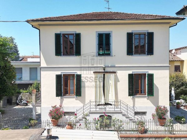 casa indipendente in vendita a Lucca in zona Centro Città