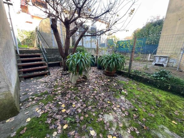 casa indipendente in vendita a Lucca in zona Ponte San Pietro