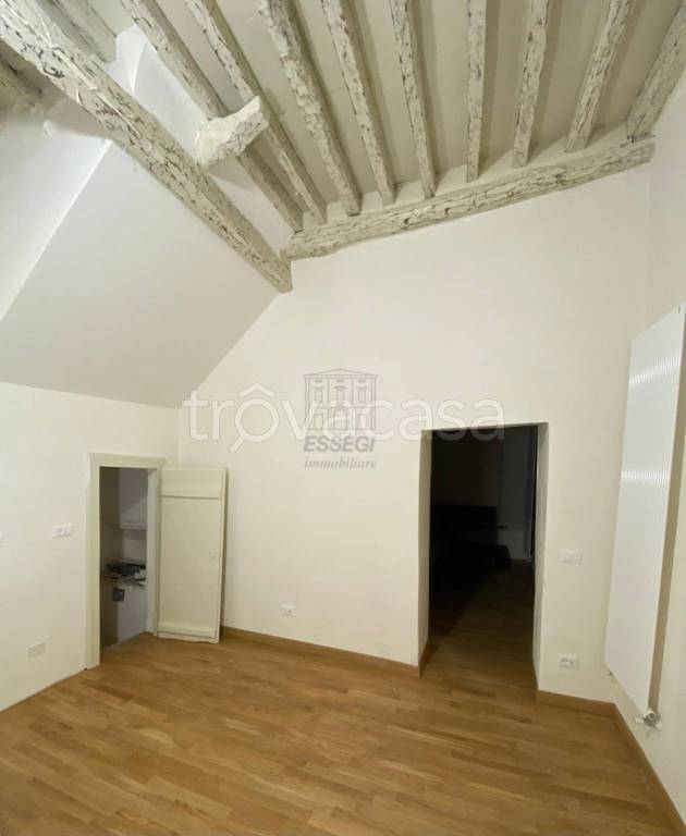 locale commerciale in vendita a Lucca in zona Centro Città