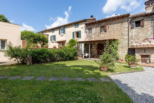 casa indipendente in vendita a Lucca in zona Ponte a Moriano