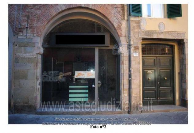 negozio in vendita a Lucca in zona Centro Città