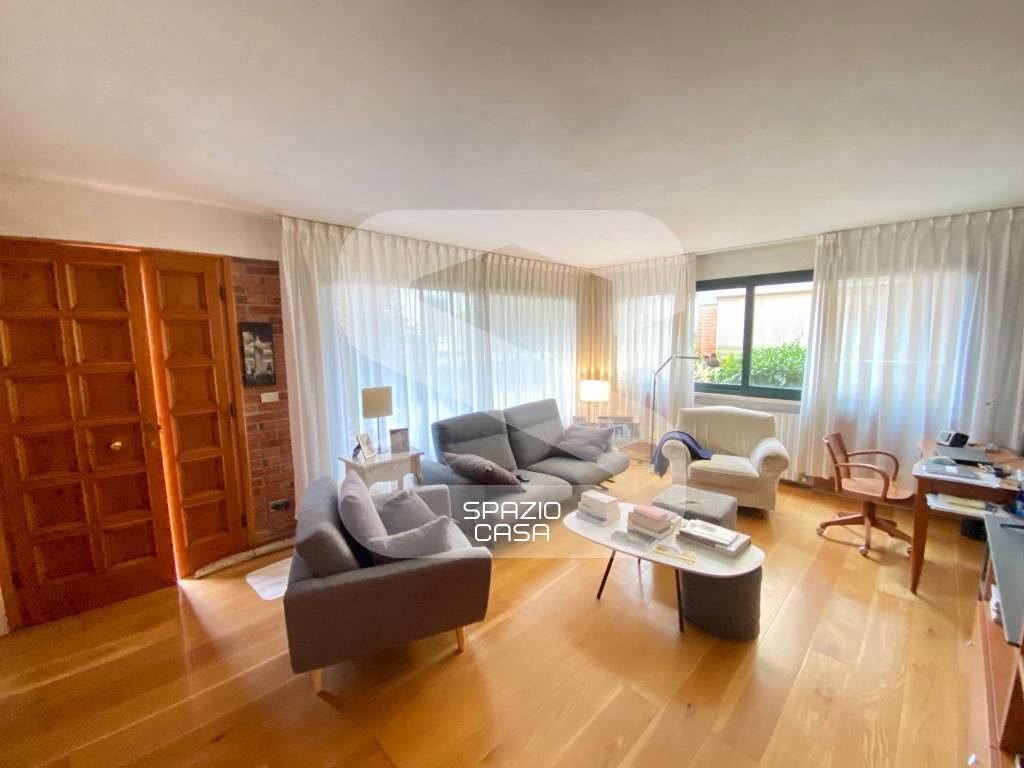 casa indipendente in vendita a Lucca in zona Nave