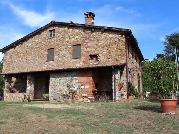 casa indipendente in vendita a Lucca in zona Maggiano