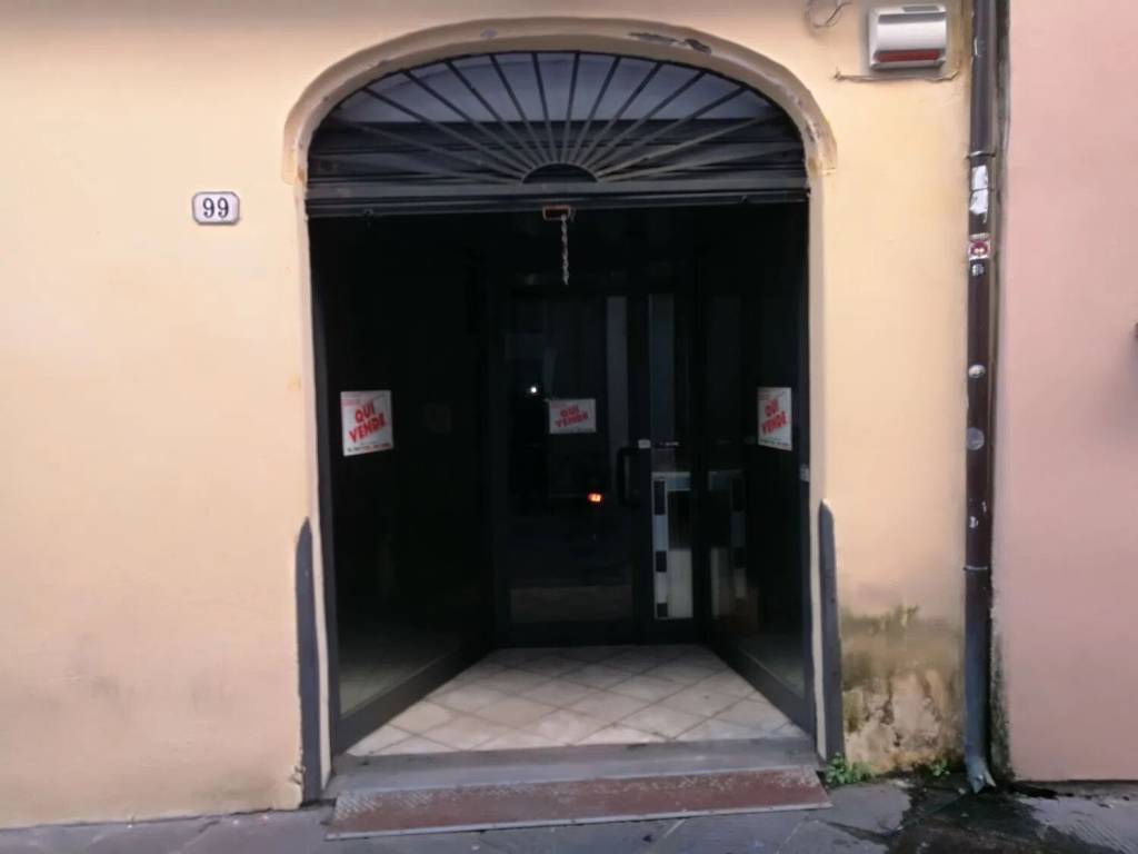 negozio in vendita a Lucca in zona Centro Città