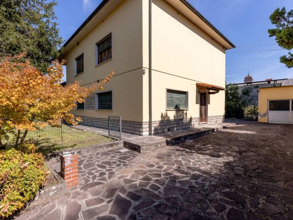 casa indipendente in vendita a Lucca in zona zona Arancio
