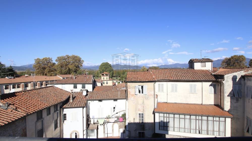 appartamento in vendita a Lucca in zona Centro Città