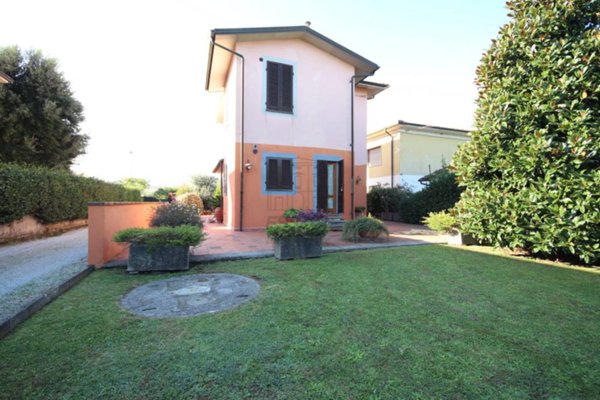 casa indipendente in vendita a Lucca in zona zona SS. Annunziata