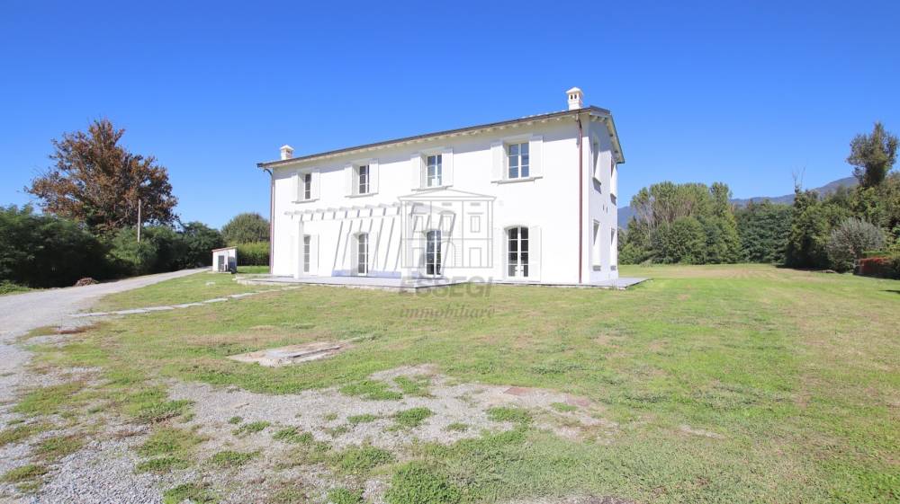 casa indipendente in vendita a Lucca