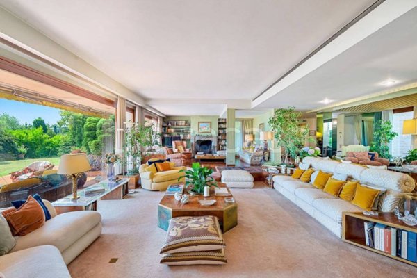 casa indipendente in vendita a Lucca in zona Monte San Quirico